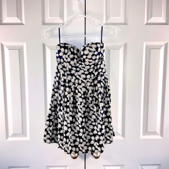 Rue 21 Daisy Sun Dress,  Juniors Size M, Strapless,  Coquette, TWEE - Picture 8 of 12